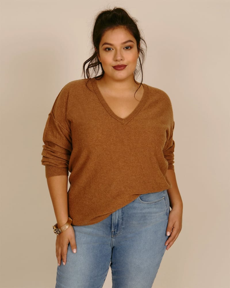 Front of a model wearing a size 0 Cashmere Ava Sweater in Camel by 11 Honoré Collection. | dia_product_style_image_id:227728
